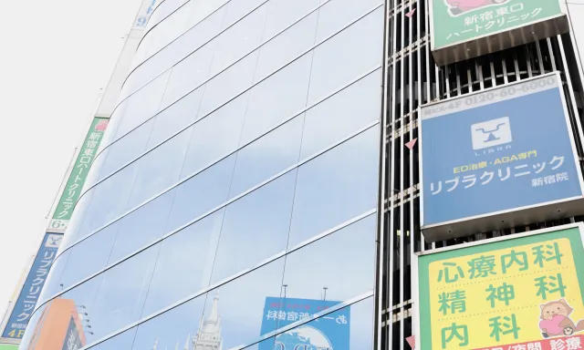 ビル側面の看板（当ビル4F）